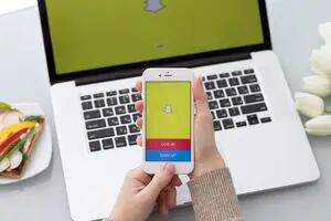 Snapchat vuelve a llamar la atención con el filtro "bebé" y de cambio de género