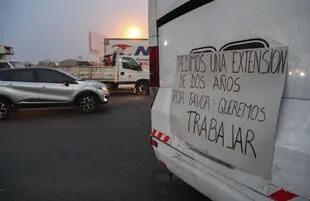 Una protesta de choferes de micros de larga distancia provocaba esta mañana importantes demoras en la autopista Buenos Aires-La Plata, en dirección a la ciudad de Buenos Aires.