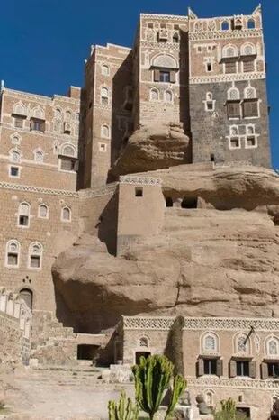 El monumental palacio de Dar-al-Hajar