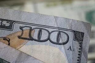 A cuánto cotiza el dólar blue este lunes 6 de febrero de 2024