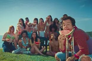 Harry en el video de Watermelon Sugar