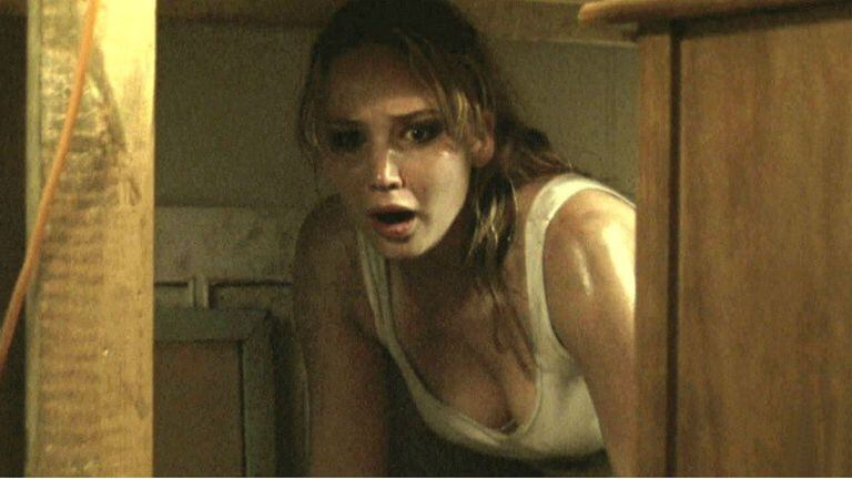 El terror no le sienta bien a Jennifer: La casa de al lado