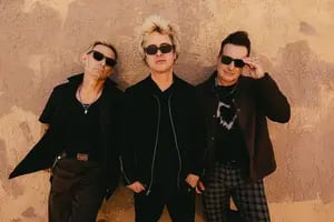 Green Day: Cómo es Saviors, el álbum con el que el trío vuelve al desencanto por el sueño americano