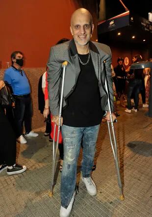 Guillermo Marín, aún en muletas tras el grave accidente en moto que tuvo el año pasado