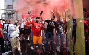 Hinchas de Liverpool en La Ciudad Luz: esperan unos 60.000 en el día del partido, este sábado.