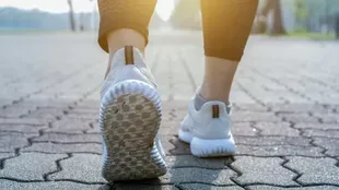 Un estudio de la Universidad de Ulster indica que caminar a un paso acelerado disminuye el riesgo de enfermedades cardíacas y de diabetes