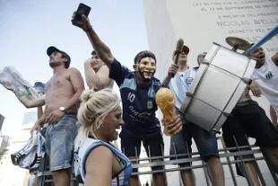 Festejos en el Obelisco por el triunfo de la selección de Argentina frente a Croacia