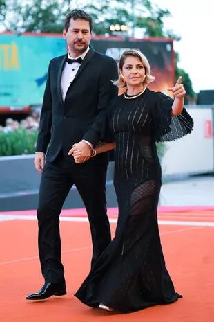 La actriz argentina eligió para la ocasión un vestido negro con transparencias