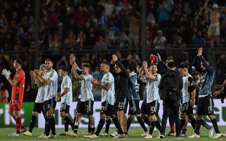 Adiós al público en el año del reenamoramiento entre el seleccionado y los hinchas: el 0-0 con Brasil en San Juan y dos resultados externos terminaron clasificando a la Argentina para el Mundial Qatar 2022, varias fechas antes del final de la eliminatoria.