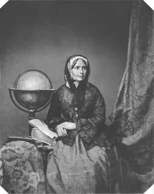 Ida Pfeiffer junto al símbolo de pasión: el globo terráqueo.