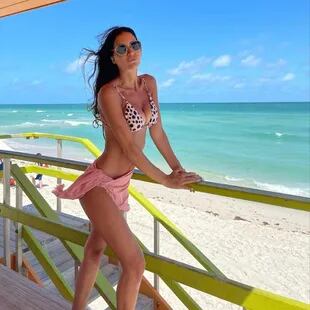 Zaira disfruta de las playas de Miami
