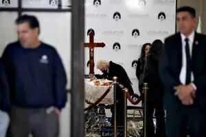 Cientos de personas despidieron al ídolo en la Legislatura porteña: hoy será el entierro