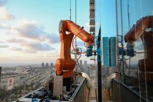 Los robots ahora se ocupan de limpiar los vidrios de los rascacielos