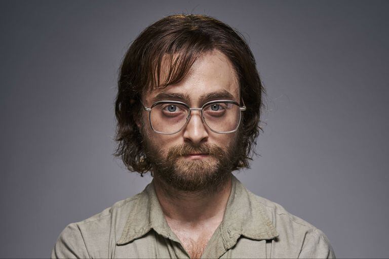 Daniel Radcliffe como Tim Jenkin, su personaje en el film Fuga de Pretoria (2020)