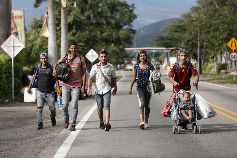 Estos cinco venezolanos buscan llegar desde Colombia hasta la Argentina