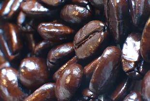 Brilloso, seductor y engañoso: el café torrado está prohibido en todo el mundo