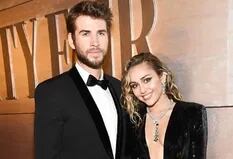 Miley Cyrus y Liam Hemsworth: la historia detrás de su escandalosa relación en un imperdible hilo de Twitter