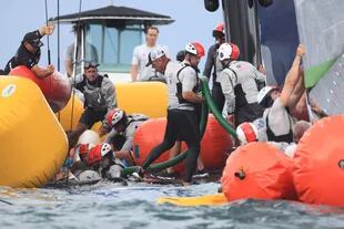 La tripulación de la embarcación norteamericana que compite en la Copa Prada es rescatada