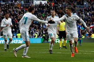 Real Madrid goleó al Alavés y se afianza en el tercer lugar de la Liga española