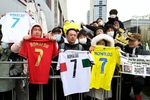 Se cancelaron dos amistosos en China por una lesión de Cristiano Ronaldo y los hinchas invadieron el hotel