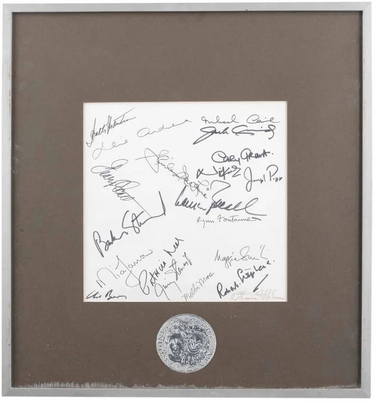 Colección de firmas de ganadores de los Tony 1970, US$ 1360-2000.
