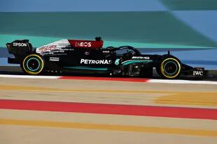 Los ensayos de pretemporada enseñaron desajustes en el modelo W12 de Mercedes; Lewis Hamilton, la principal espada de la escuadra de Brackley, ganó cuatro veces en Bahrein y el domingo intentará sellar una nueva victoria en el circuito de Sakhir