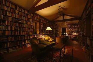 Así lucía la biblioteca que armó Manguel cuando vivía en Francia