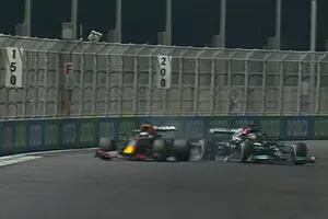 "¡Este tipo está loco!": la reacción de Hamilton y las maniobras más peligrosas con Verstappen
