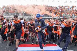 Cada vez más rápido: Verstappen proyecta la consagración después de dominar en Países Bajos