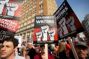 La huelga de guionistas amenaza con prolongarse y sus efectos se sentirán en la Argentina