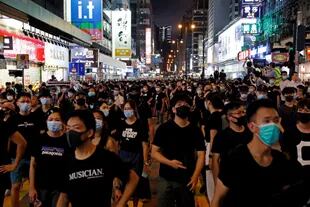 Durante las protestas en Hong Kong, los manifestantes rompieron las cámaras y cubrieron sus caras con mascarillas con el objetivo de burlar esta vigilancia basada en reconocimiento facial
