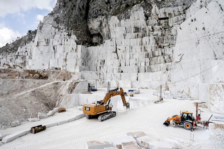 Una cantera de mármol en los Alpes Apuanos de la Toscana, Italia
