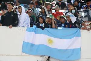 Los bolivianos, a pura Messimanía: no pudieron ver al ídolo, pero ovacionaron a la Scaloneta y abuchearon a su selección