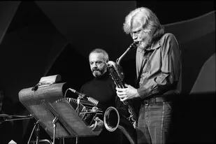 Piazzolla, junto al saxofonista Gerry Mulligan, con quien unieron talentos en 1975 para el disco Summit