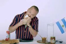 Aaron Paul come panqueques con dulce de leche antes del estreno de El Camino