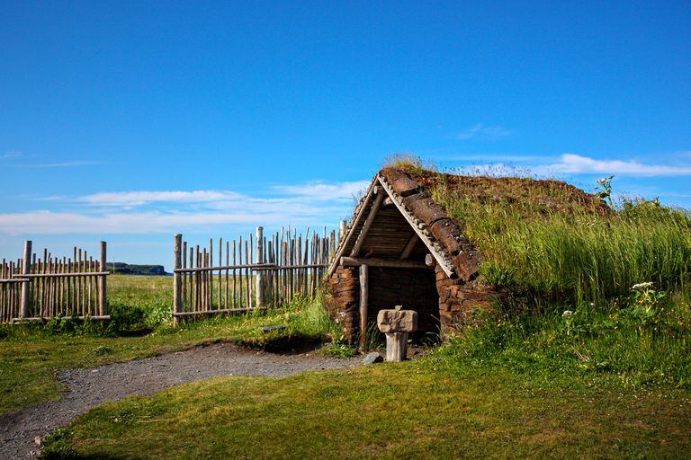 Reconstrucción del asentamiento vikingo de L'Anse aux Meadows, en el nordeste de Canadá
