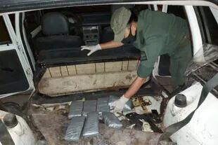 Pocos días después del asesinato de Vedia, también en Salvador Mazza, agentes federales incautaron siete kilos de cocaína en la frontera.