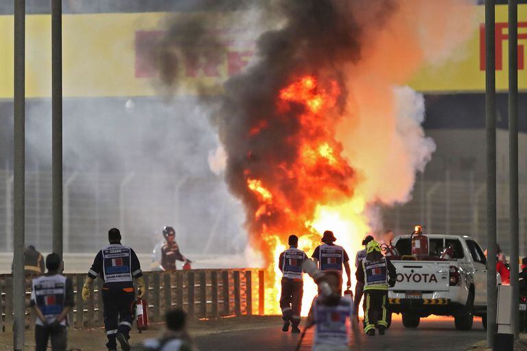 El fuego domina el circuito de Bahrein; Romain Grosjean salió vivo de milagro