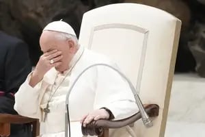 Francisco enfrenta algunas de las objeciones más estridentes a la autoridad papal en décadas
