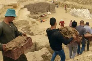El nuevo documental de Netflix sigue el viaje de los trabajadores que descubrieron más de 3000 artefactos