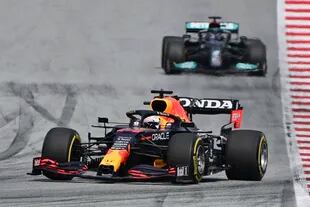 Max Verstappen le lleva 18 puntos de ventaja a Lewis Hamilton
