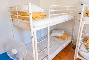 Una típica cama cucheta en un hostel