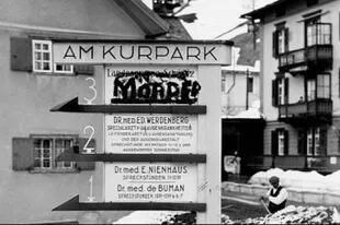 "Asesino" fue escrito en un cartel que indicaba cuál era la sede del nazismo de Davos establecida por Wilhelm Gustloff