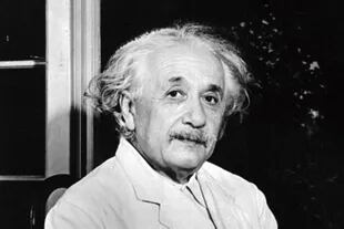 Los dos posibles escenarios para el origen de la expansión acelerada del universo son la existencia de la energía oscura o la necesidad de modificar la relatividad general de Einstein.