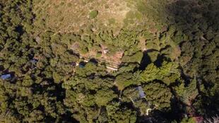 Una vista aérea muestra a Passió en medio de las sierras.