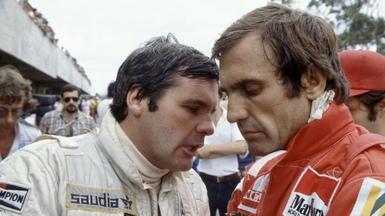 Alan Jones y Carlos Reutemann, enemigos íntimos a partir del Gran Premio de Brasil 1981; cuando la Fórmula 1 se presentó dos semanas después en la Argentina, el australiano fue abucheado por el público