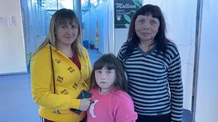 Ludmila, Diana y Catarina escaparon de las bombas en el sur de Ucrania y ahora se ven obligadas a volver a irse por temor a una escalada de la guerra en Moldavia