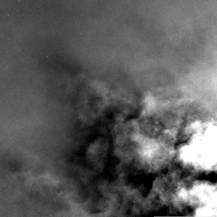 Una segunda película de 8 fotogramas, tomada con la misma cámara de navegación muestran las nubes a la deriva directamente sobre Curiosity.