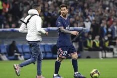 El día que un hincha entró a la cancha para frenar un gol de Messi en el clásico francés