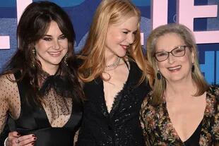 Sonrisas y abrazos para todes. Las actrices se mostraron muy felices por la segunda temporada de la serie y el ingreso de Meryl Streep a la historia